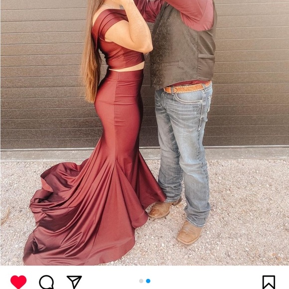 2 piece off the shoulder Jessica Angel gown. - Picture 14 of 15